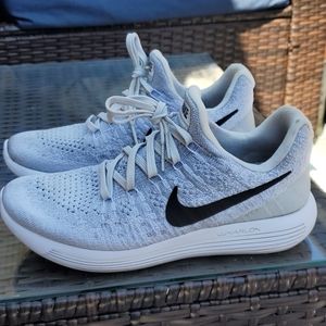 EUC Nike Lunarepic Flyknit 2 Platinum ladies 7.5